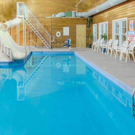 Baymont By Wyndham Essex Burlington Area Hotel Bagian luar foto