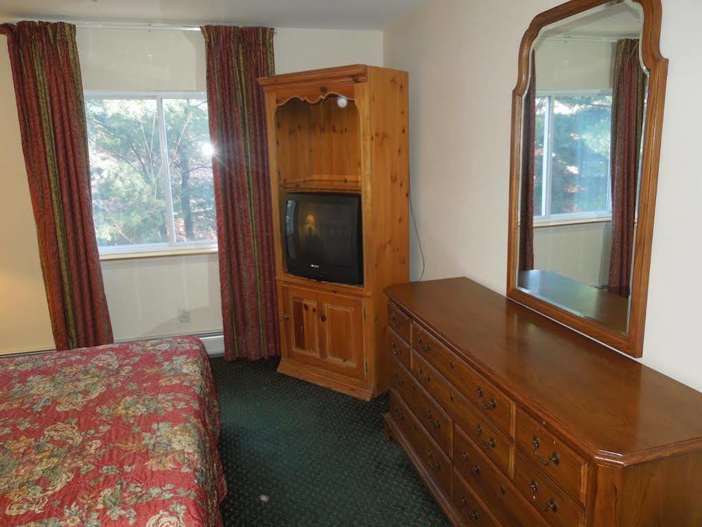 Baymont By Wyndham Essex Burlington Area Hotel Bagian luar foto