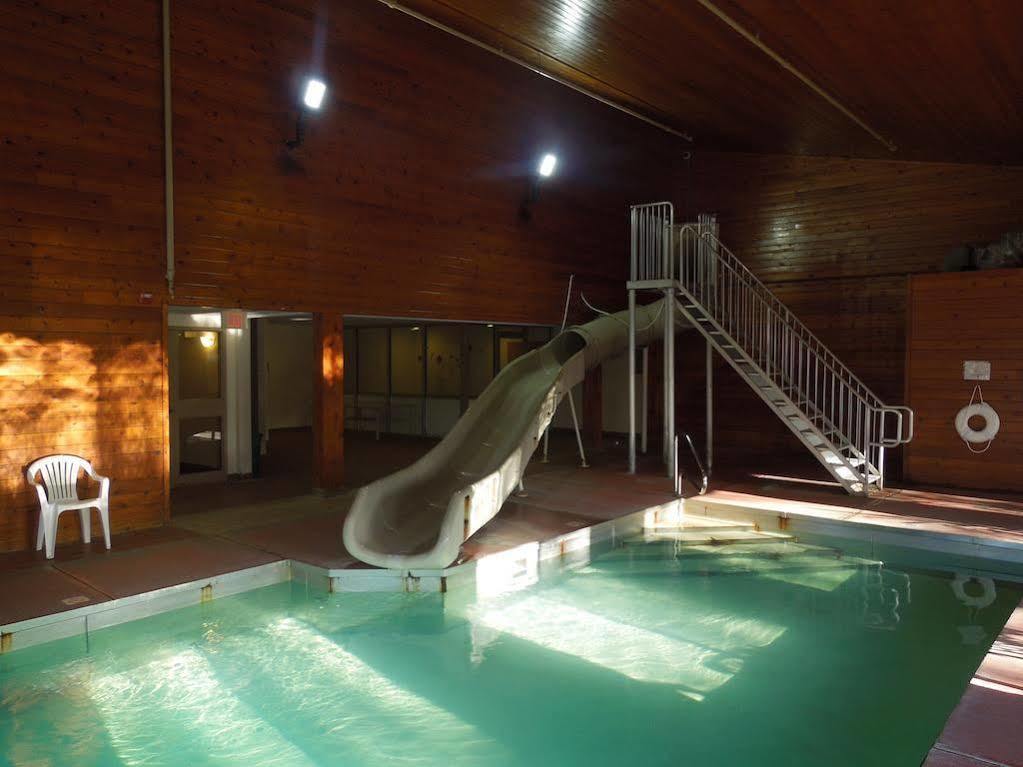 Baymont By Wyndham Essex Burlington Area Hotel Bagian luar foto