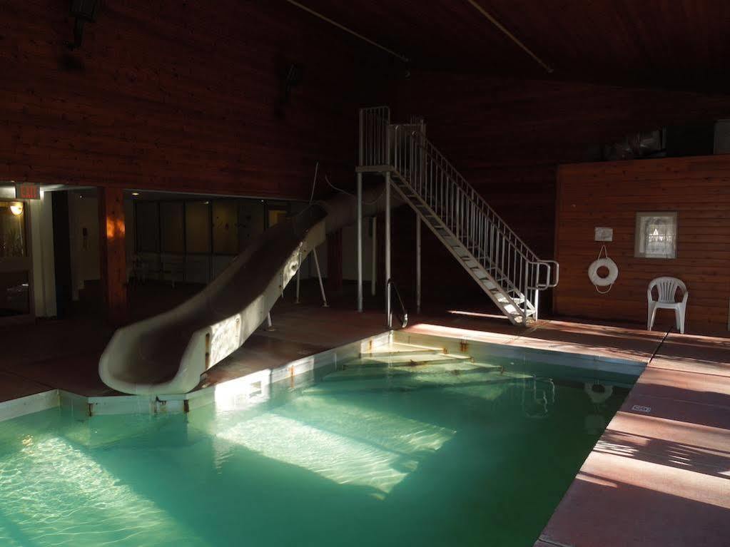 Baymont By Wyndham Essex Burlington Area Hotel Bagian luar foto