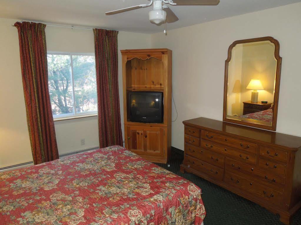 Baymont By Wyndham Essex Burlington Area Hotel Bagian luar foto