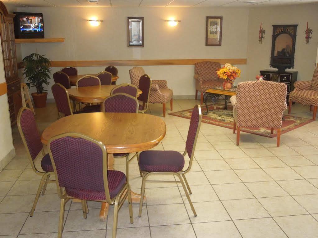 Baymont By Wyndham Essex Burlington Area Hotel Bagian luar foto