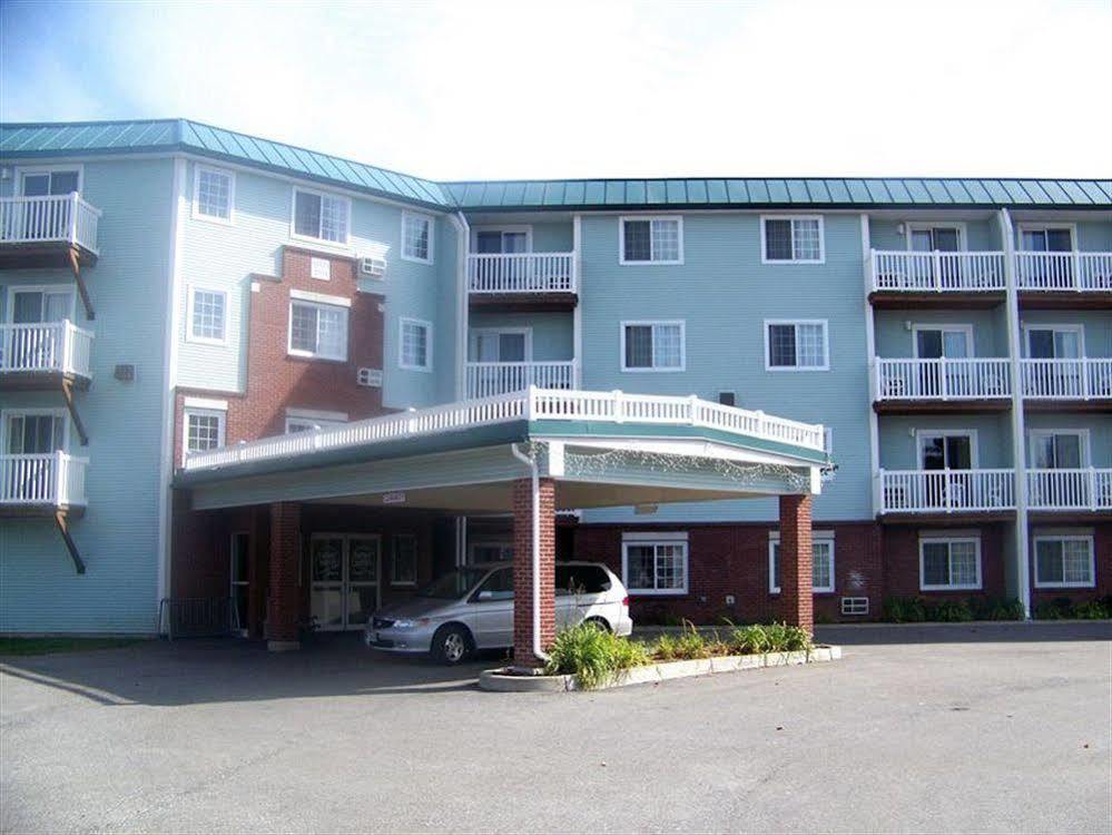 Baymont By Wyndham Essex Burlington Area Hotel Bagian luar foto