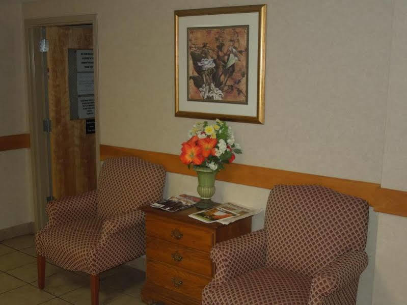 Baymont By Wyndham Essex Burlington Area Hotel Bagian luar foto