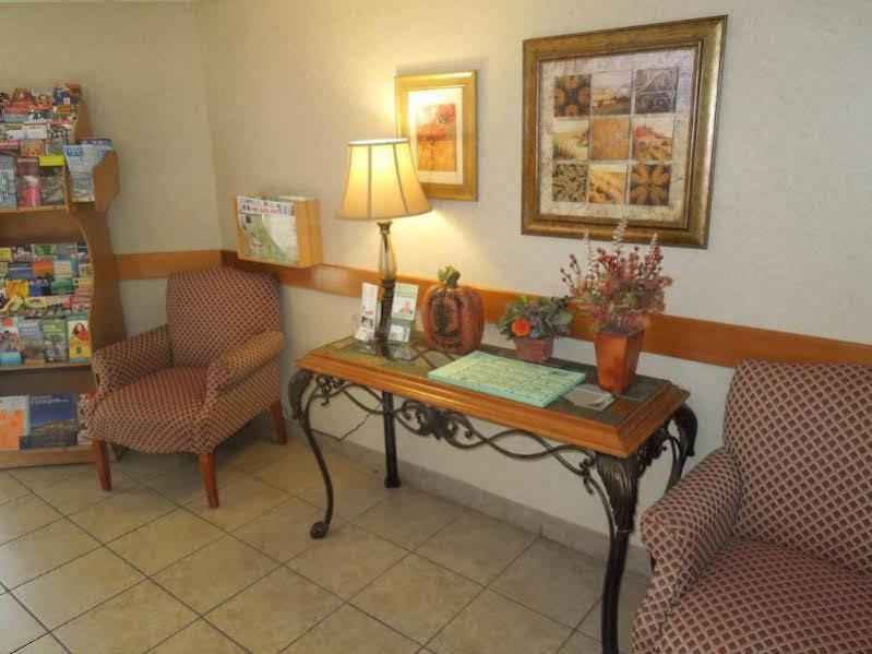 Baymont By Wyndham Essex Burlington Area Hotel Bagian luar foto