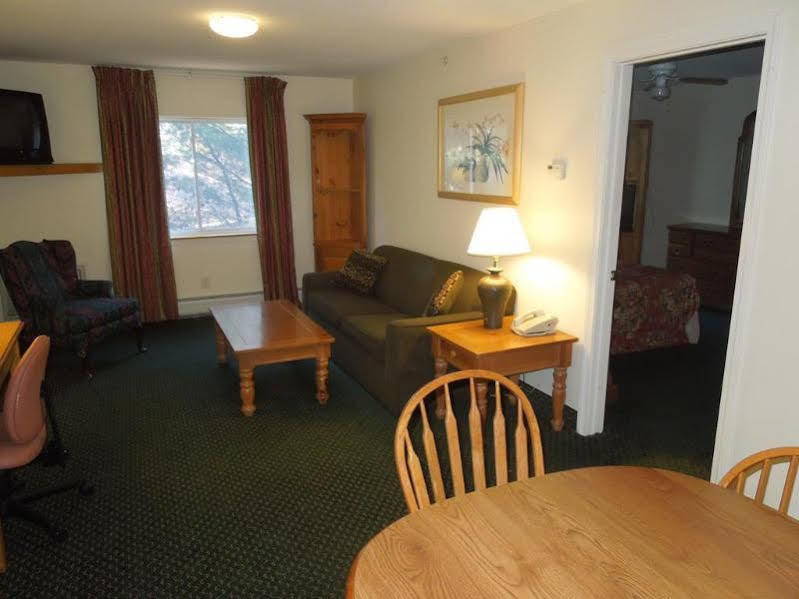 Baymont By Wyndham Essex Burlington Area Hotel Bagian luar foto