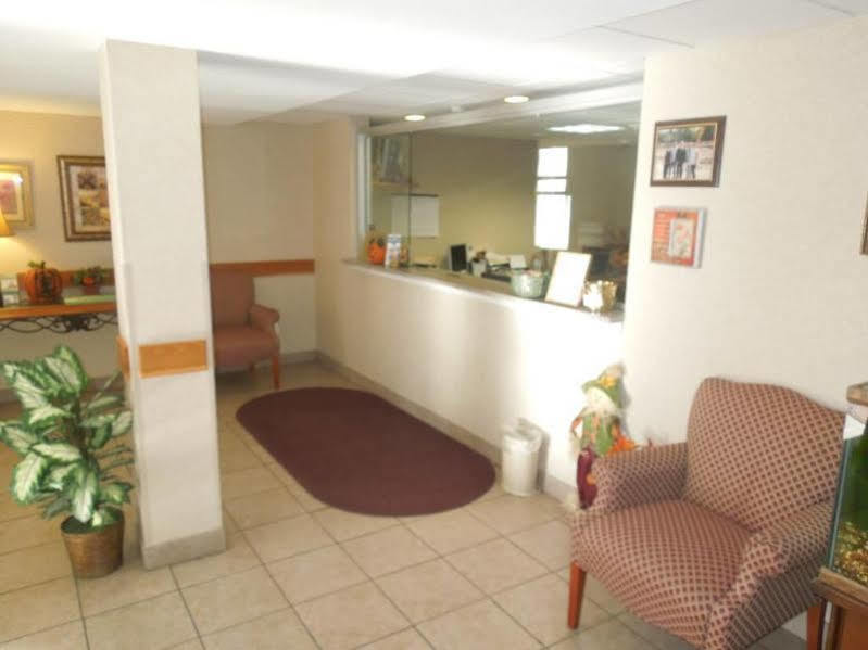 Baymont By Wyndham Essex Burlington Area Hotel Bagian luar foto
