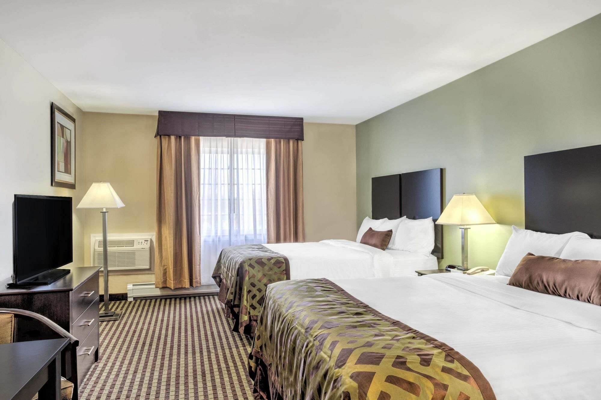 Baymont By Wyndham Essex Burlington Area Hotel Bagian luar foto