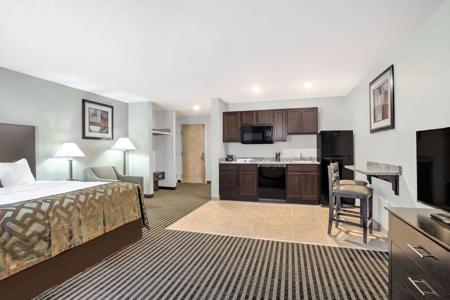Baymont By Wyndham Essex Burlington Area Hotel Bagian luar foto