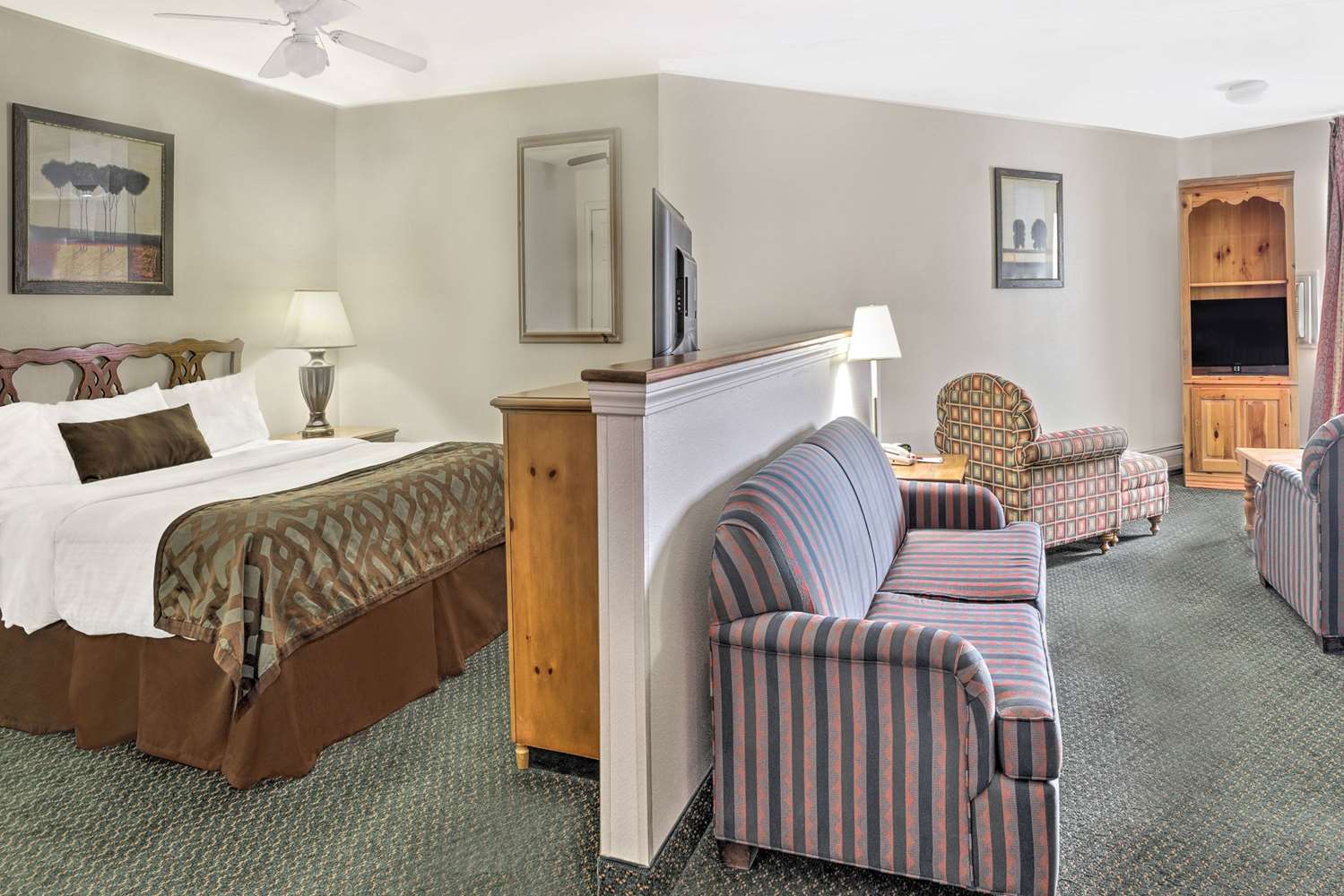 Baymont By Wyndham Essex Burlington Area Hotel Bagian luar foto